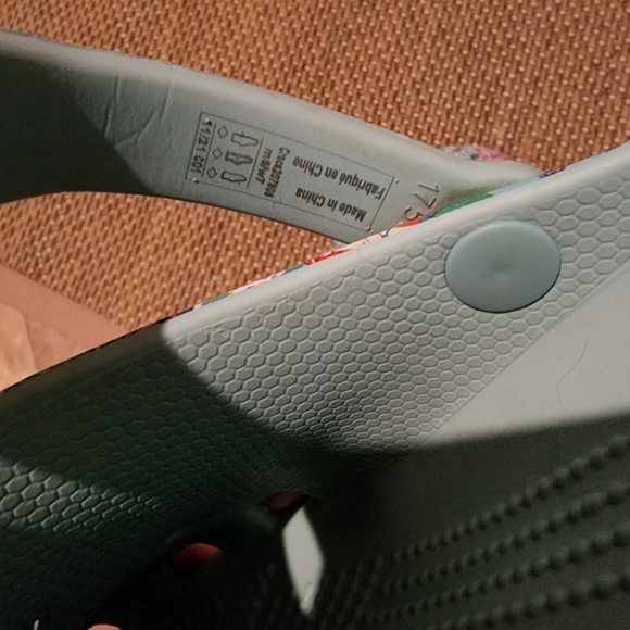 ⚠️SOLD⚠️Vera Bradley× Crocs Little Mermaid *Limited Edition* - Picture 5 of 6